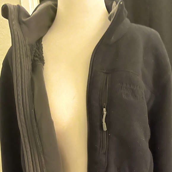 Mountain HardWare Jacket- OFFERS ACCEPTED - Picture 6 of 7